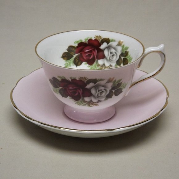 English Fine Bone China Red and White Roses Footed Tea Cup and Saucer - Picture 1 of 12